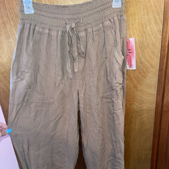 Thin joggers (size L) and brand new $7 shipping not included in price - Picture 2 of 3